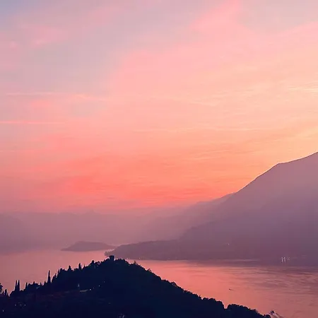 Сasa de vacaciones Le Palm House Has Two Bedrooms With The Breathtaking View Over Perledo